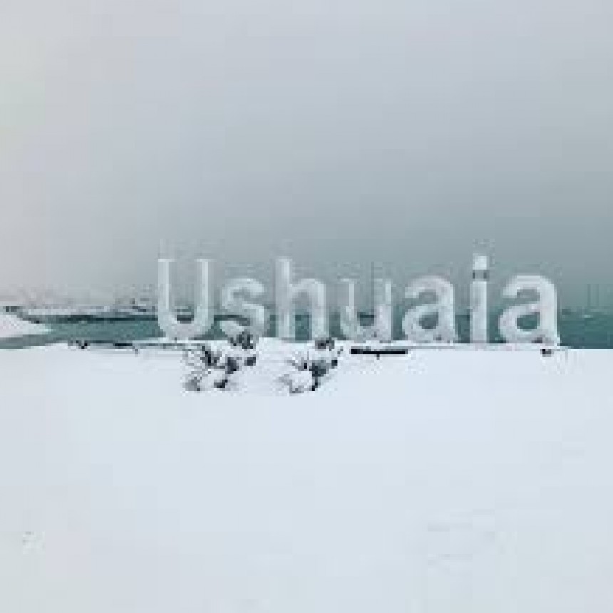 Una nevada cubre de blanco a Ushuaia en plena primavera