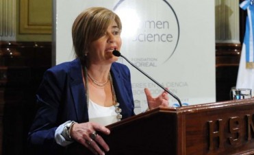 Maria higonet con mujeres de ciencia