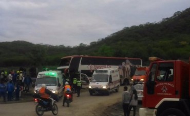 Al menos 40 heridos por un accidente de un colectivo en Salta