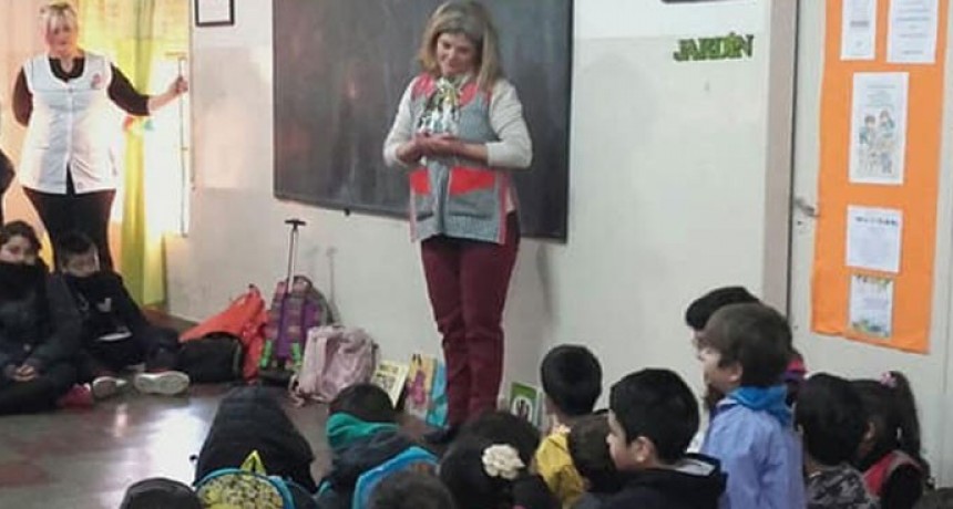 Le pagaron el viaje a los chicos del barrio Los Hornos que fueron estafados