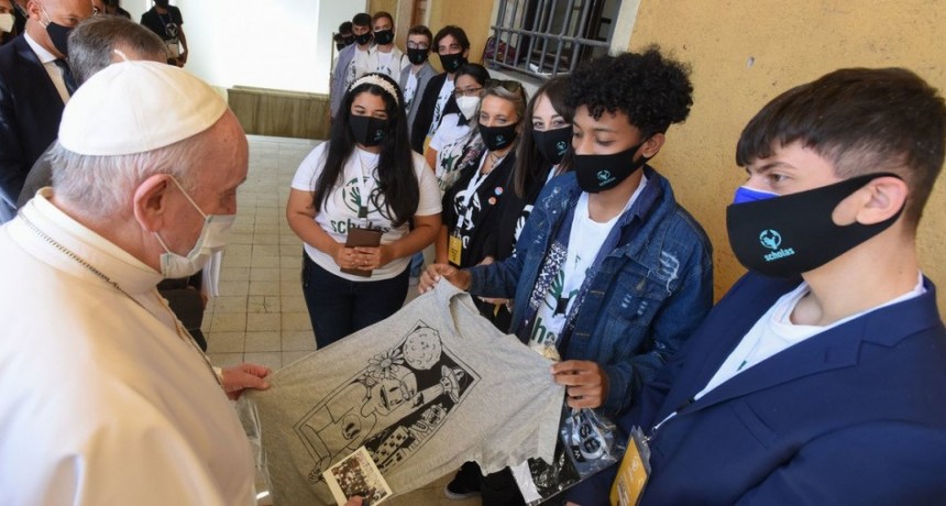 El Papa Francisco lanzó una escuela de formación política y la dirige un larretista