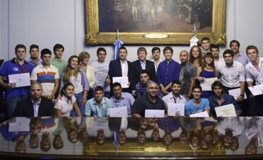 Reconocen a deportistas pampeanos