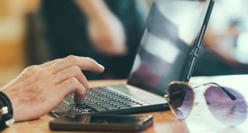 La mitad de los argentinos usuarios de internet entrega sus datos