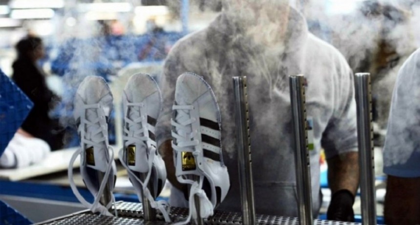Cerró la planta que producía para Adidas en Chivilcoy