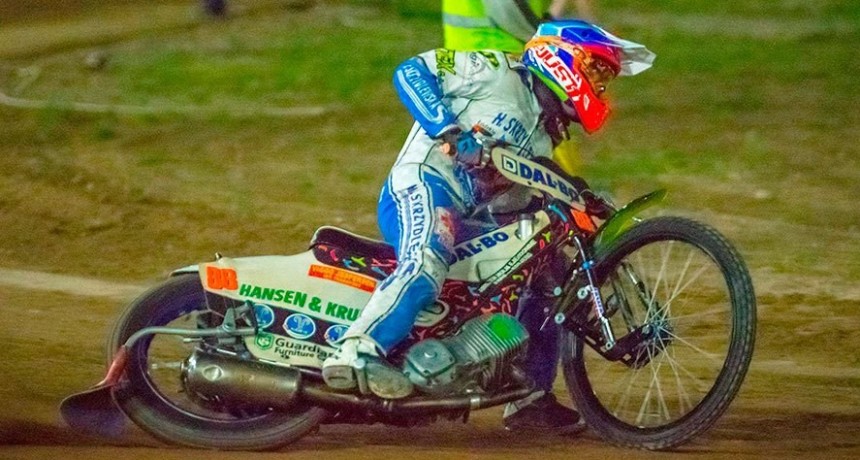 Eber Ampugnani con una plaza en el speedway internacional